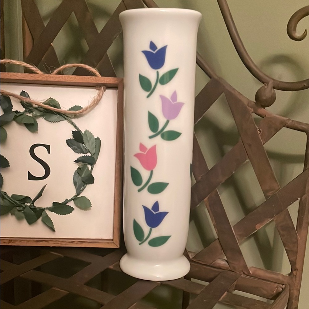 Floral White FTDA Vintage Vase with Multicolor Tulip Design on three sides